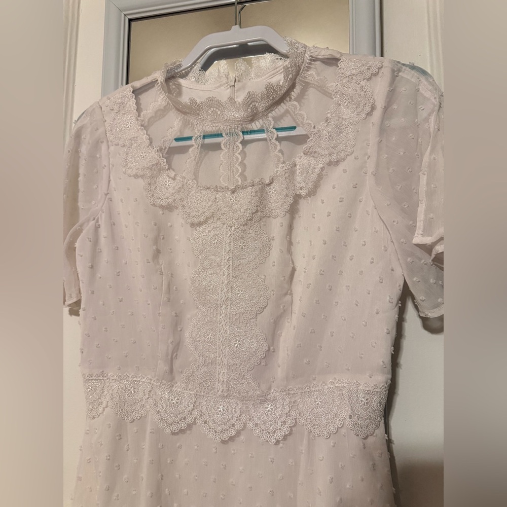 Elegant vintage White Lace Dress